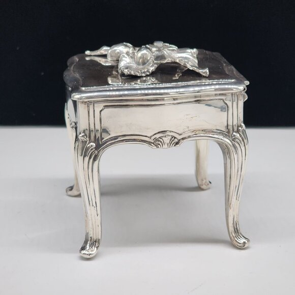 Antique W.B. Mfg 795 Silver Plate Cigarette Box With Floral Berries Curved Legs - Picture 6 of 15